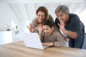 Communiquer avec la famille grâce à un ordinateur